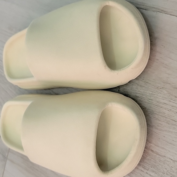 Adidas Yeezy Slide Bone - Picture 3 of 10
